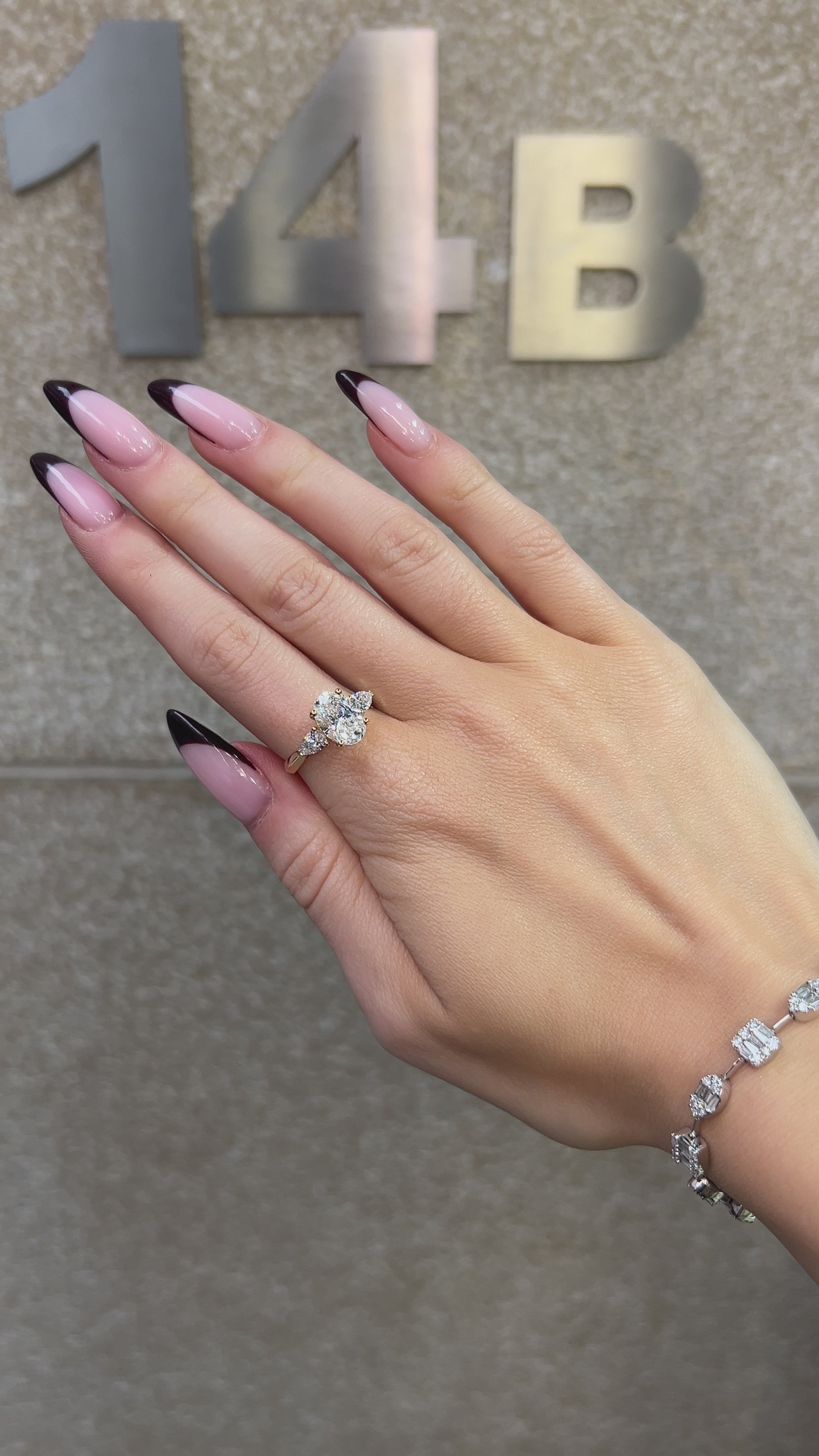 Laurelée 2.82 CT Oval Engagement Ring